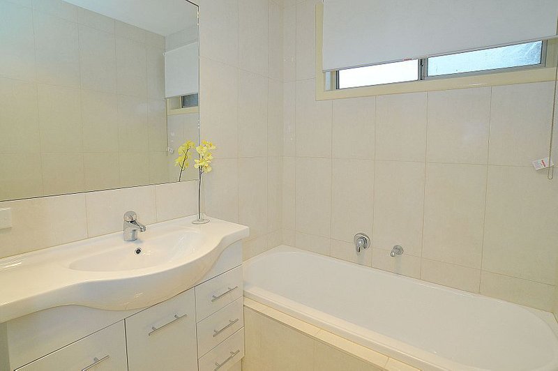 Photo - 1/19 Monaro Close, Wantirna South VIC 3152 - Image 6