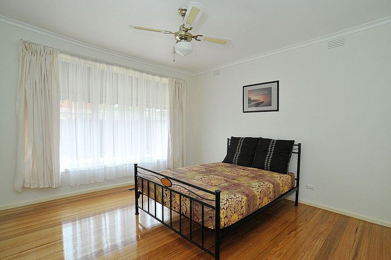Photo - 1/19 Monaro Close, Wantirna South VIC 3152 - Image 8