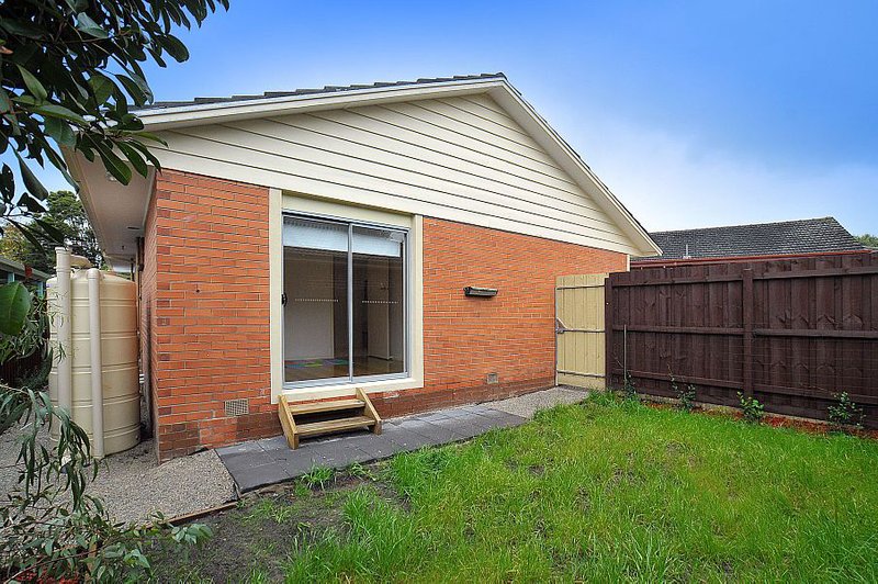 Photo - 1/19 Monaro Close, Wantirna South VIC 3152 - Image 9