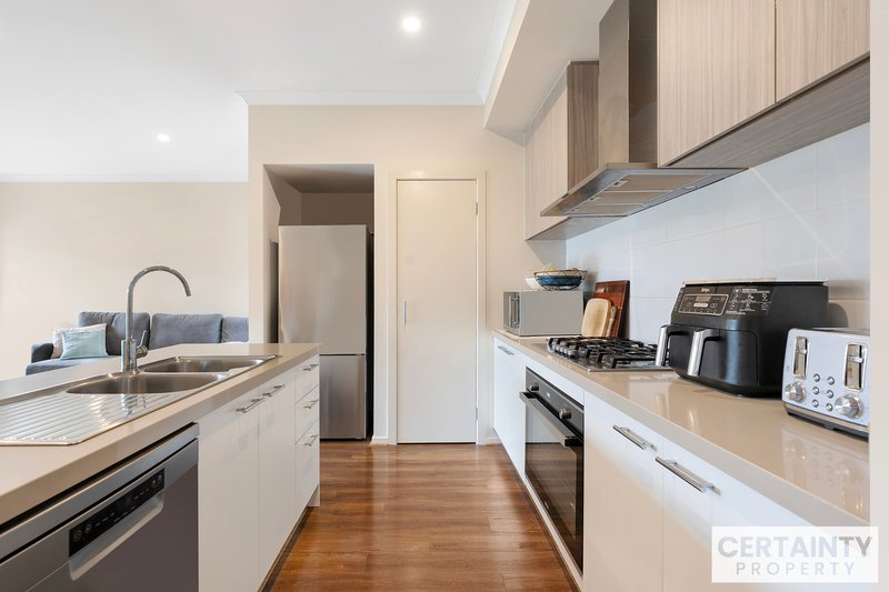 Photo - 119 Palmdale Crescent, Mambourin VIC 3024 - Image 4