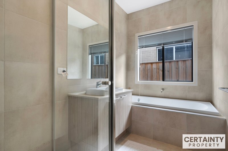 Photo - 119 Palmdale Crescent, Mambourin VIC 3024 - Image 12