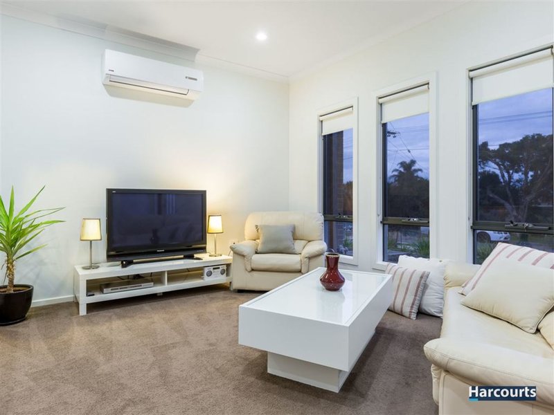 Photo - 1/19 Stamford Crescent, Rowville VIC 3178 - Image 3