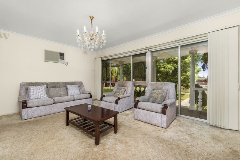 Photo - 119 Tiverton Drive, Mulgrave VIC 3170 - Image 2