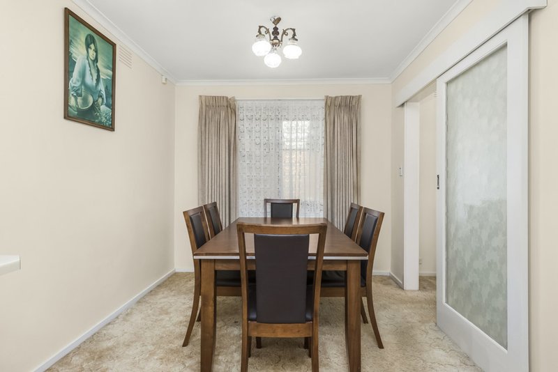 Photo - 119 Tiverton Drive, Mulgrave VIC 3170 - Image 4