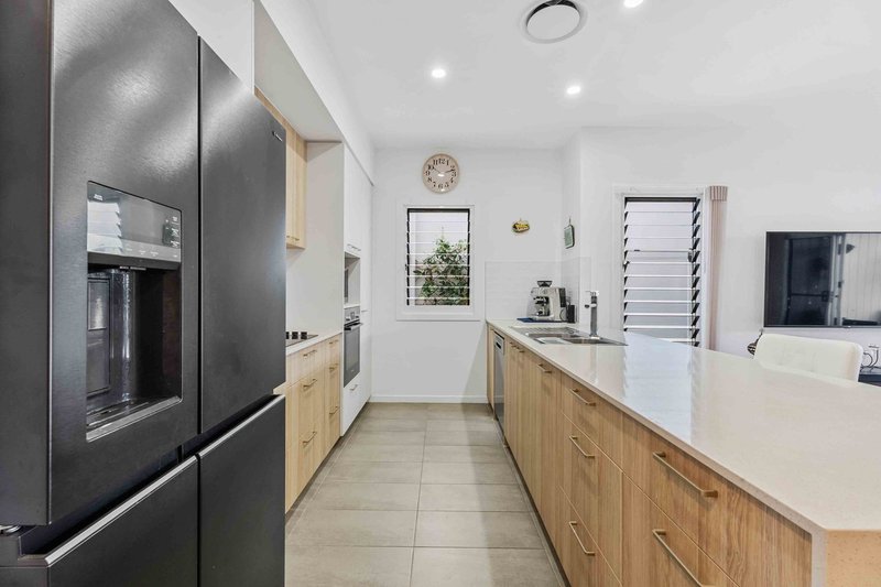 Photo - 119/1 Latitude Boulevard, Nikenbah QLD 4655 - Image 1