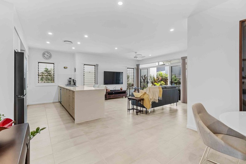 Photo - 119/1 Latitude Boulevard, Nikenbah QLD 4655 - Image 3