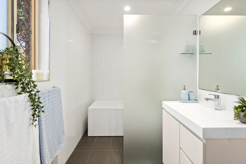 Photo - 1/199 Gladstone Avenue, Mount Saint Thomas NSW 2500 - Image 6