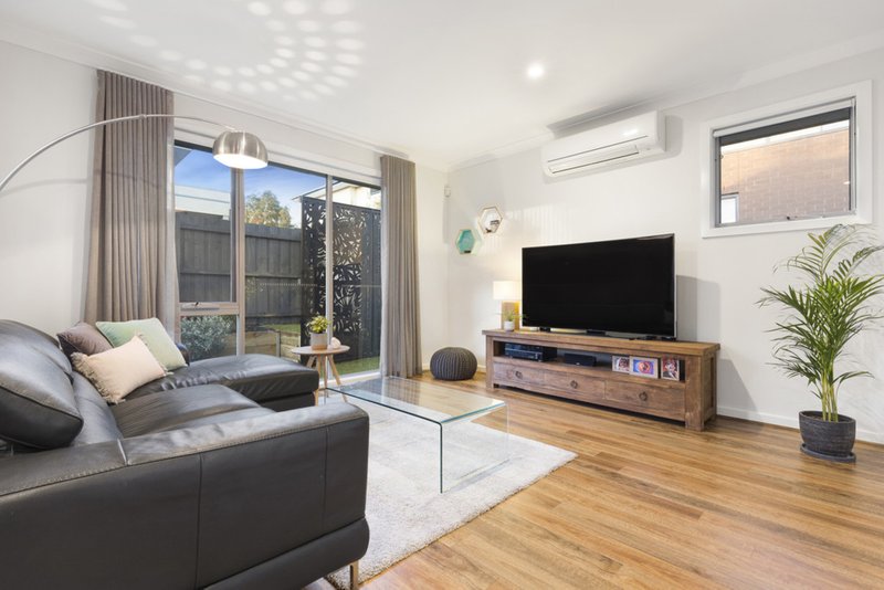 Photo - 1/1A Dover Street, Oakleigh East VIC 3166 - Image 2