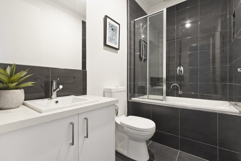 Photo - 1/1A Dover Street, Oakleigh East VIC 3166 - Image 7