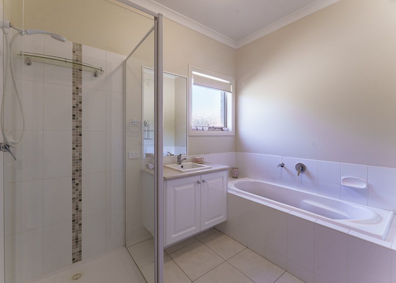 Photo - 11a Esther Crescent, Mooroolbark VIC 3138 - Image 9