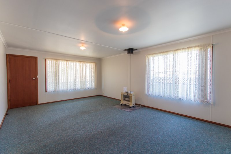 Photo - 11A Howick Street, Tumut NSW 2720 - Image 5