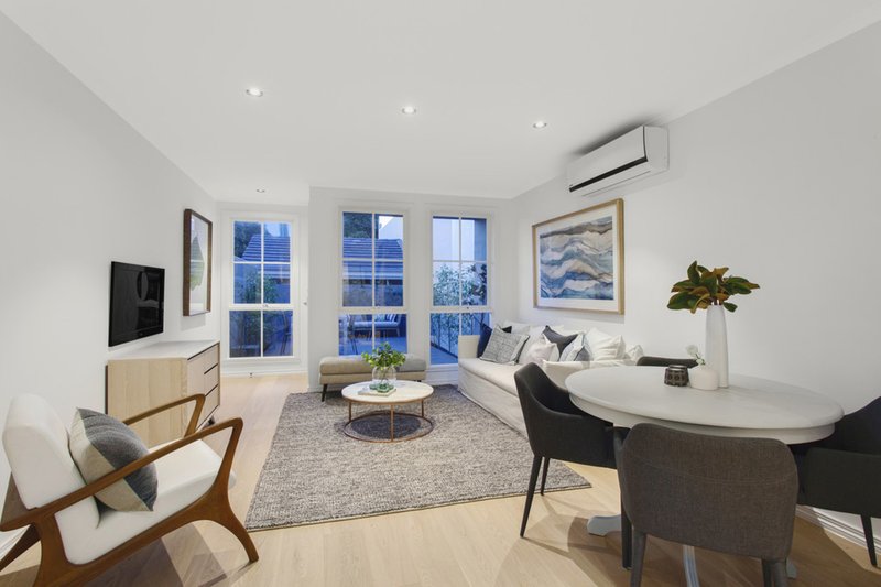 Photo - 1/1A Kokaribb Road, Carnegie VIC 3163 - Image 5