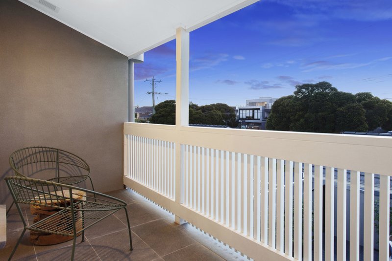 Photo - 1/1A Kokaribb Road, Carnegie VIC 3163 - Image 9