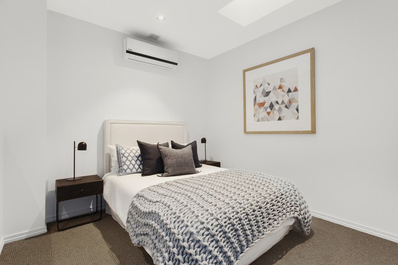 Photo - 1/1A Kokaribb Road, Carnegie VIC 3163 - Image 12