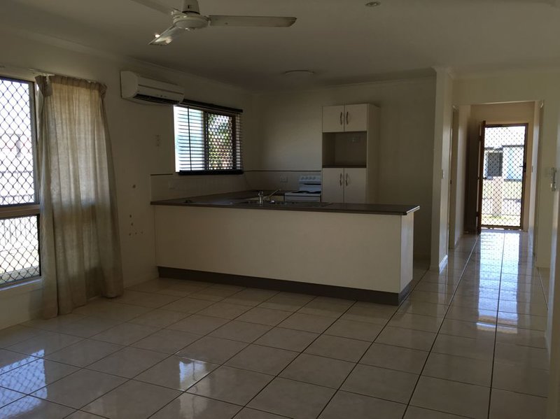 Photo - 11a Moor Court, Kelso QLD 4815 - Image 3