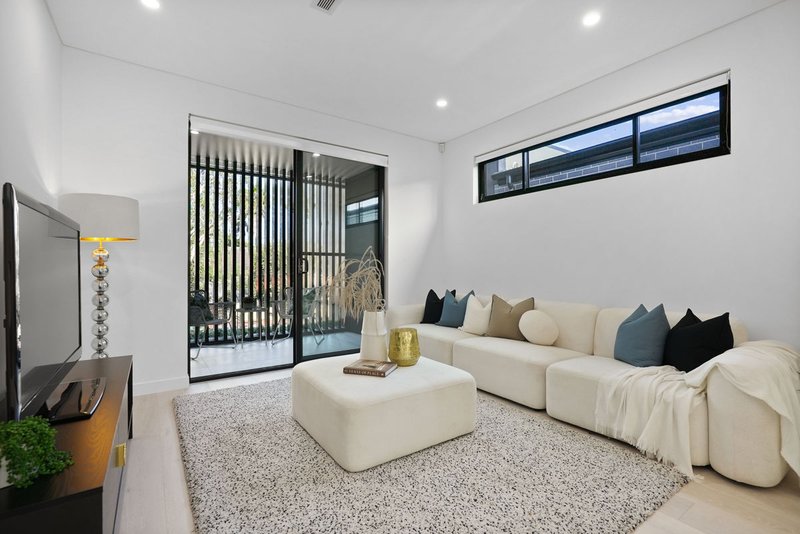 Photo - 11a Rickard Street, Guildford NSW 2161 - Image 12