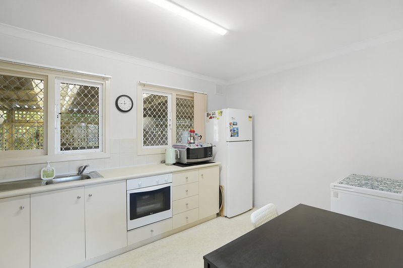 Photo - 11A Shalford Way, Girrawheen WA 6064 - Image 9
