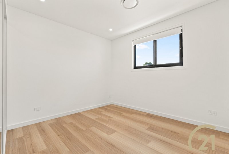 Photo - 11a Slender Avenue, Smithfield NSW 2164 - Image 8