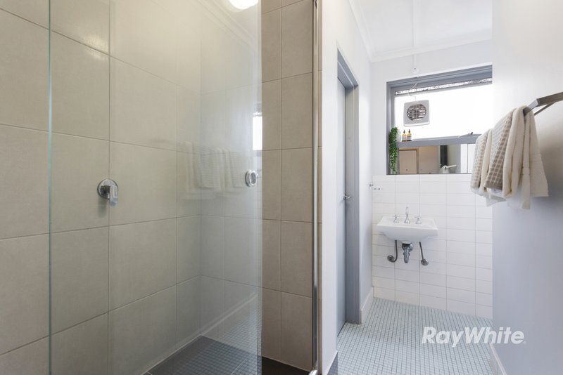 Photo - 1/1C Kangaroo Road, Murrumbeena VIC 3163 - Image 6