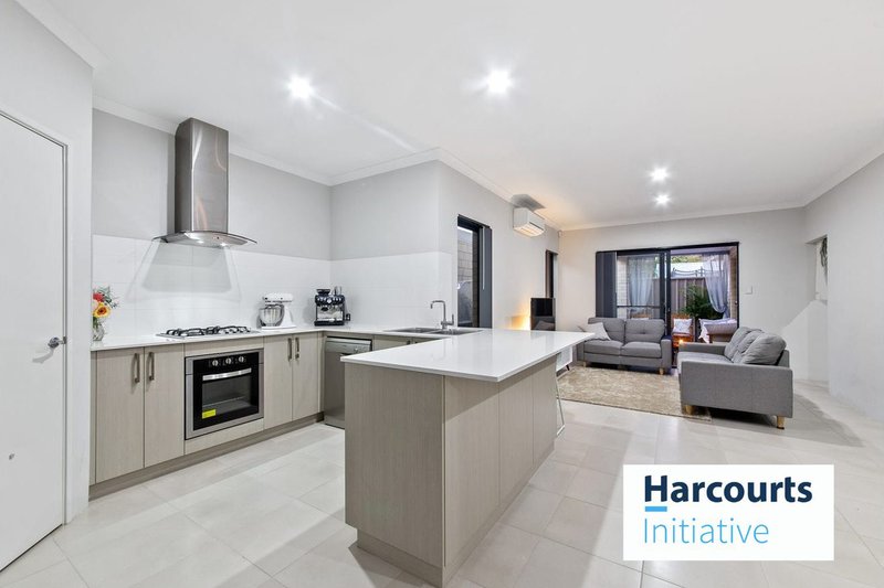 Photo - 11C Olebury Street, Nollamara WA 6061 - Image 4