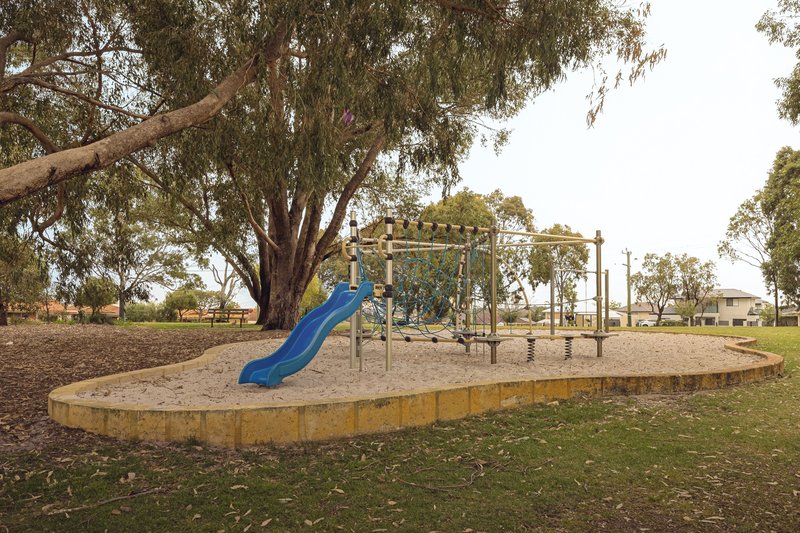 Photo - 11D Kimbara Place, Nollamara WA 6061 - Image 23
