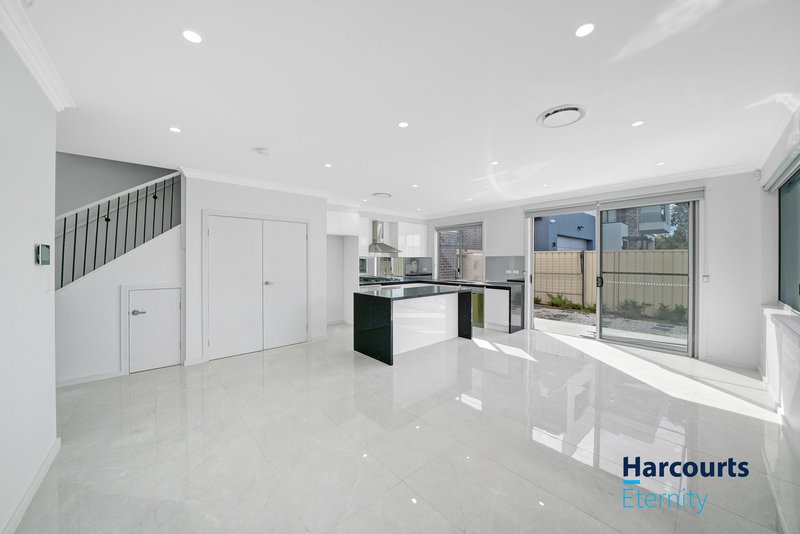 Photo - 1/2-4 Andrew Place, Girraween NSW 2145 - Image 2