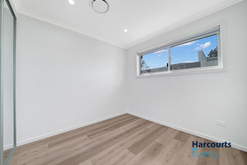 Photo - 1/2-4 Andrew Place, Girraween NSW 2145 - Image 5