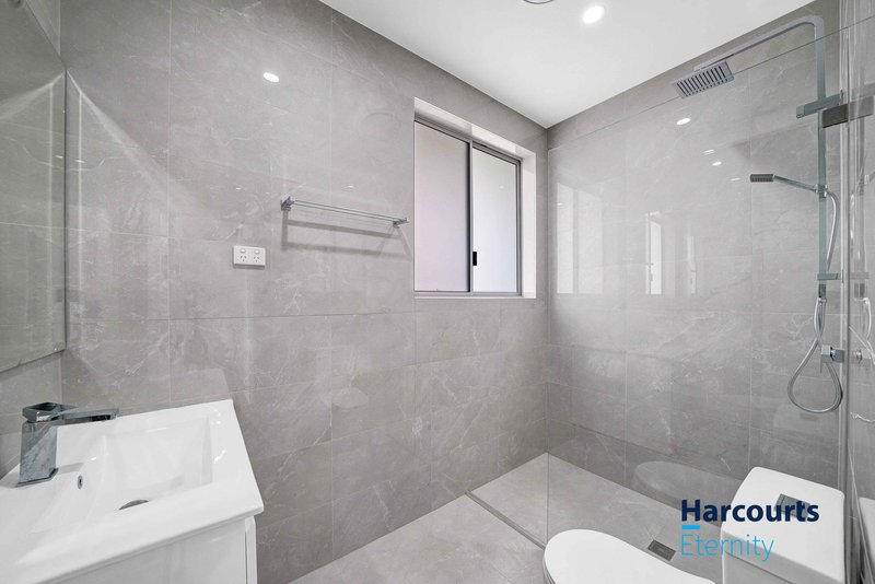 Photo - 1/2-4 Andrew Place, Girraween NSW 2145 - Image 6