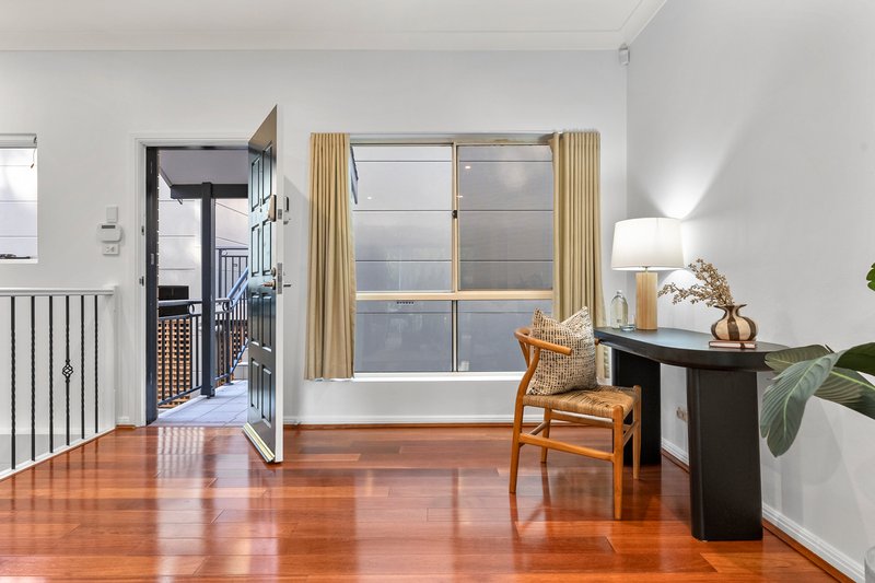 Photo - 1/2-4 Bloomsbury Avenue, Pymble NSW 2073 - Image 6