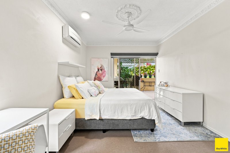Photo - 1/2-4 Springfield Crescent, Manoora QLD 4870 - Image 4