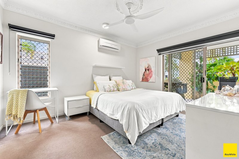 Photo - 1/2-4 Springfield Crescent, Manoora QLD 4870 - Image 5