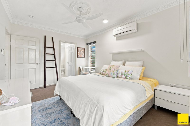 Photo - 1/2-4 Springfield Crescent, Manoora QLD 4870 - Image 6