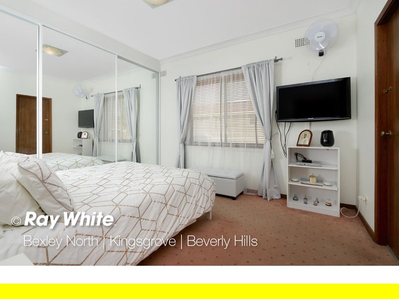 Photo - 1/2-4 Waycott Avenue, Kingsgrove NSW 2208 - Image 4