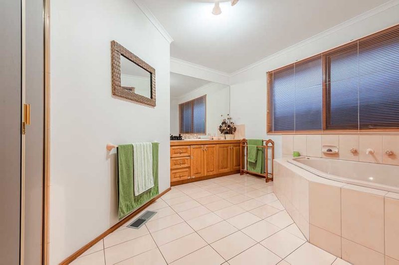 Photo - 12 Abercarn Avenue, Craigieburn VIC 3064 - Image 11