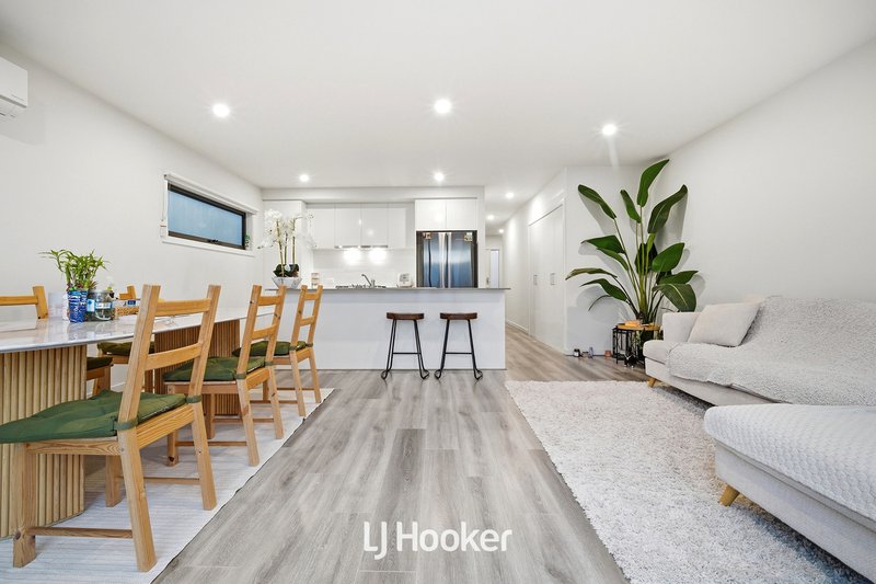Photo - 12 Aberforth Place, Hampton Park VIC 3976 - Image 6