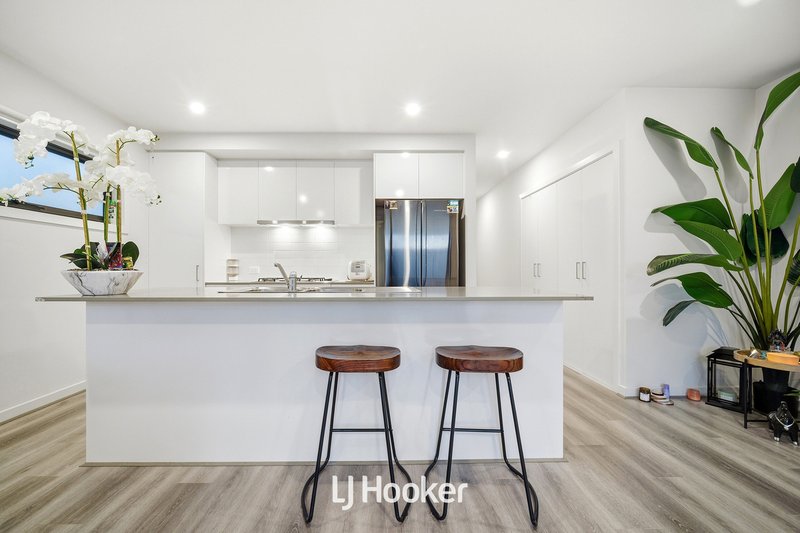 Photo - 12 Aberforth Place, Hampton Park VIC 3976 - Image 7