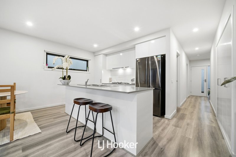 Photo - 12 Aberforth Place, Hampton Park VIC 3976 - Image 8