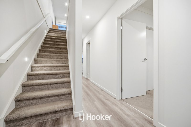 Photo - 12 Aberforth Place, Hampton Park VIC 3976 - Image 10