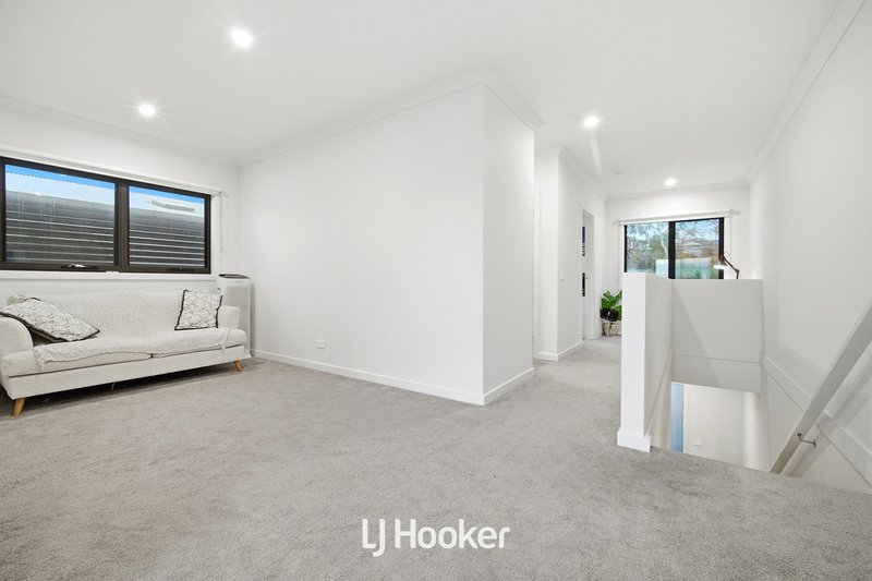Photo - 12 Aberforth Place, Hampton Park VIC 3976 - Image 12