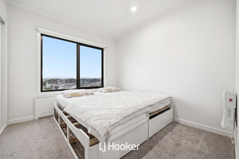 Photo - 12 Aberforth Place, Hampton Park VIC 3976 - Image 13
