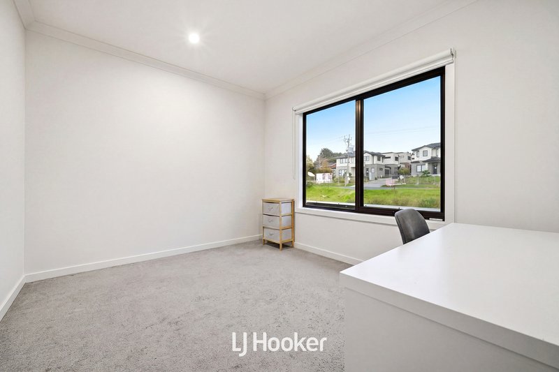 Photo - 12 Aberforth Place, Hampton Park VIC 3976 - Image 17