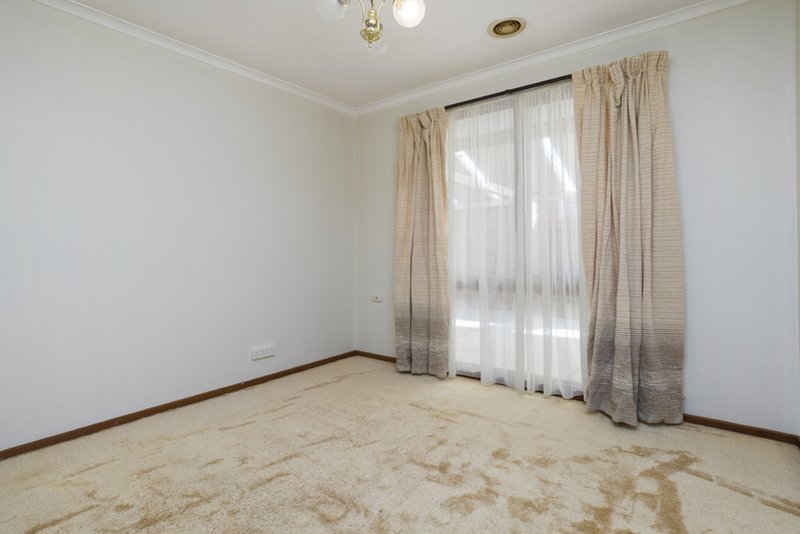 Photo - 12 Acheron Crescent, Werribee VIC 3030 - Image 7