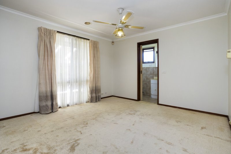 Photo - 12 Acheron Crescent, Werribee VIC 3030 - Image 9