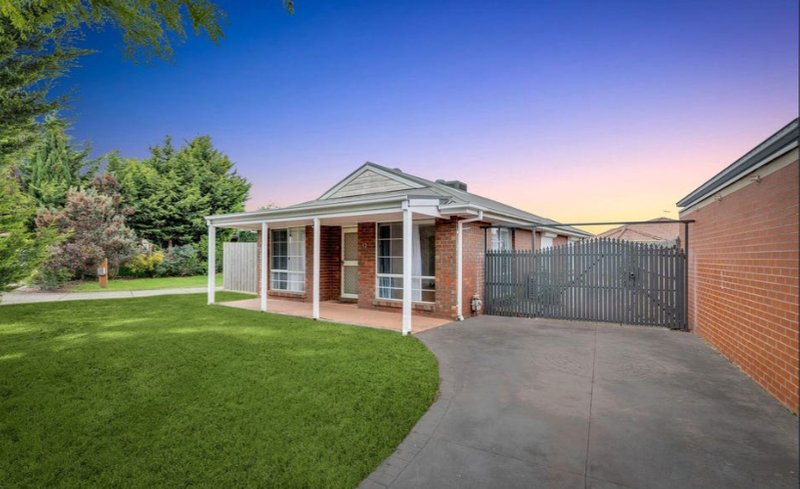 Photo - 12 Addison Way, Roxburgh Park VIC 3064 - Image 2