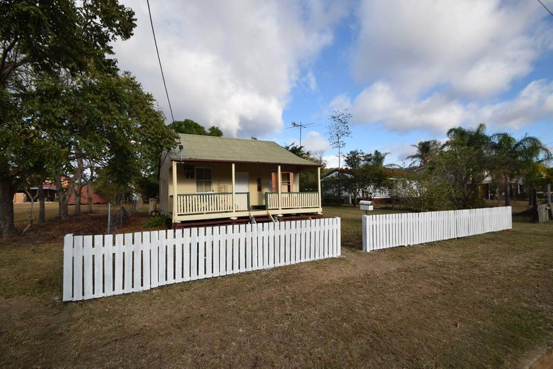 Photo - 12 Adelaide Street, Esk QLD 4312 - Image 3