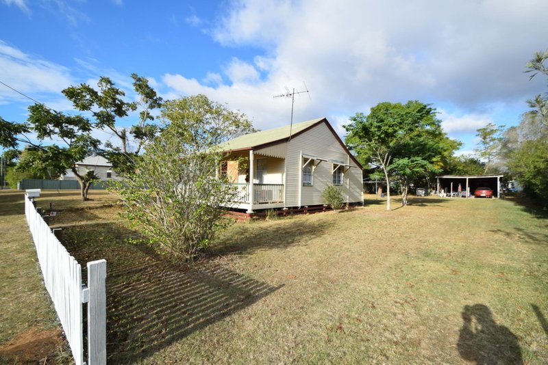 Photo - 12 Adelaide Street, Esk QLD 4312 - Image 5