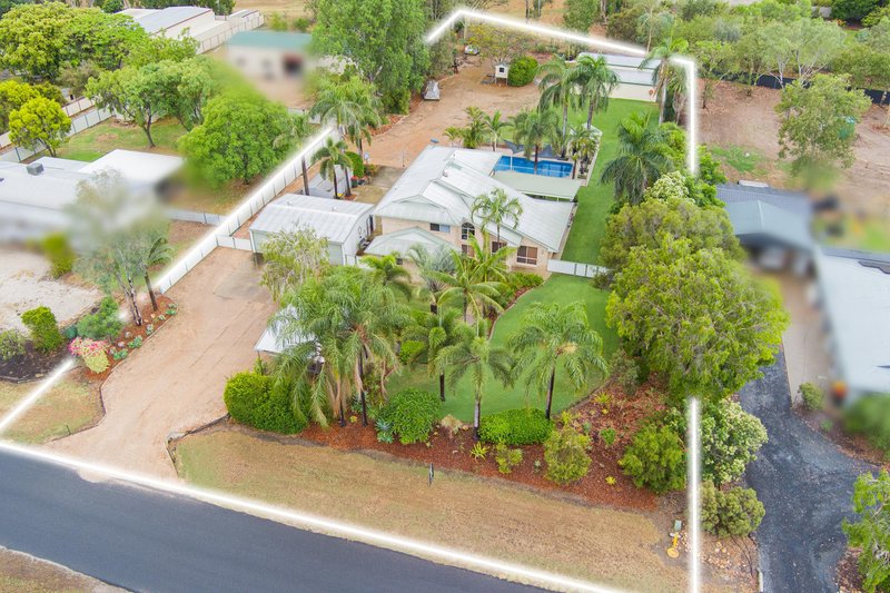 Photo - 12 Akubra Drive, Emerald QLD 4720 - Image 2