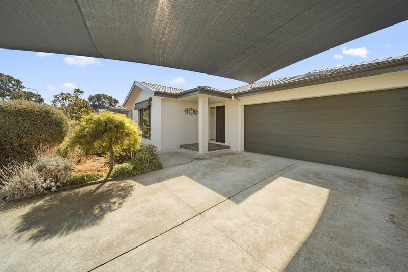 Photo - 12 Alice Clarke Street, Casey ACT 2913 - Image 2