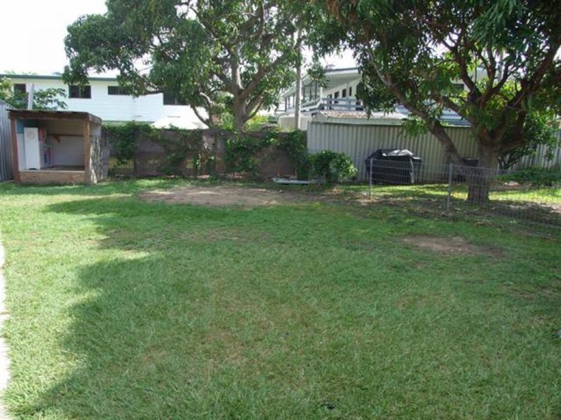 Photo - 12 Alkina Crescent, Boyne Island QLD 4680 - Image 17