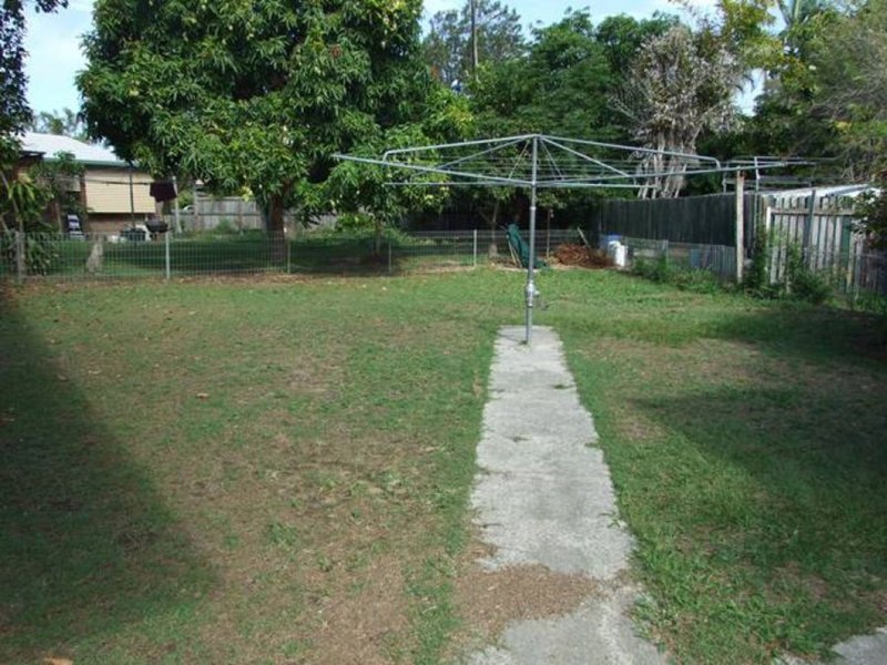 Photo - 12 Alkina Crescent, Boyne Island QLD 4680 - Image 19